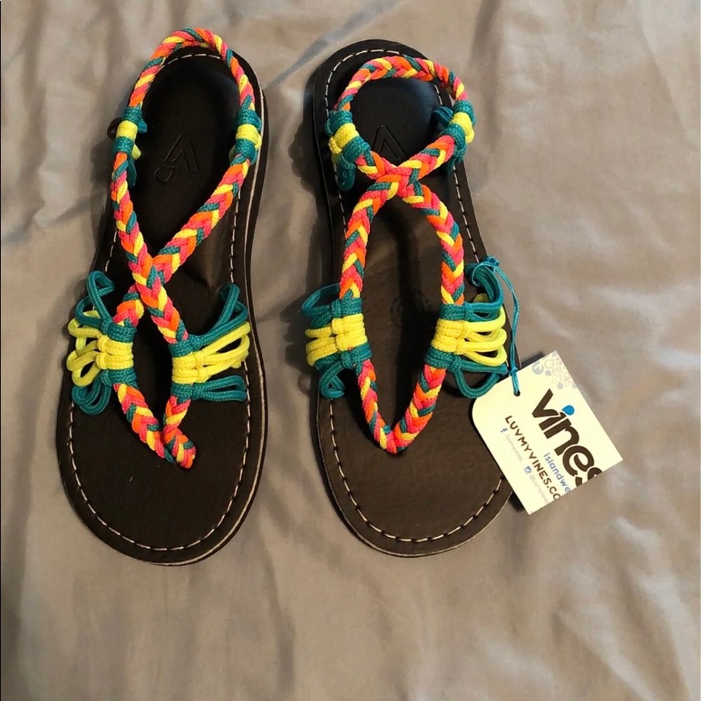 NWT - Vines womens sandals size 7